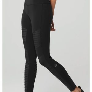 HOST PICK ⭐️ HP SALE - ALO yoga - High-Waist Moto Leggings - Black - Size L